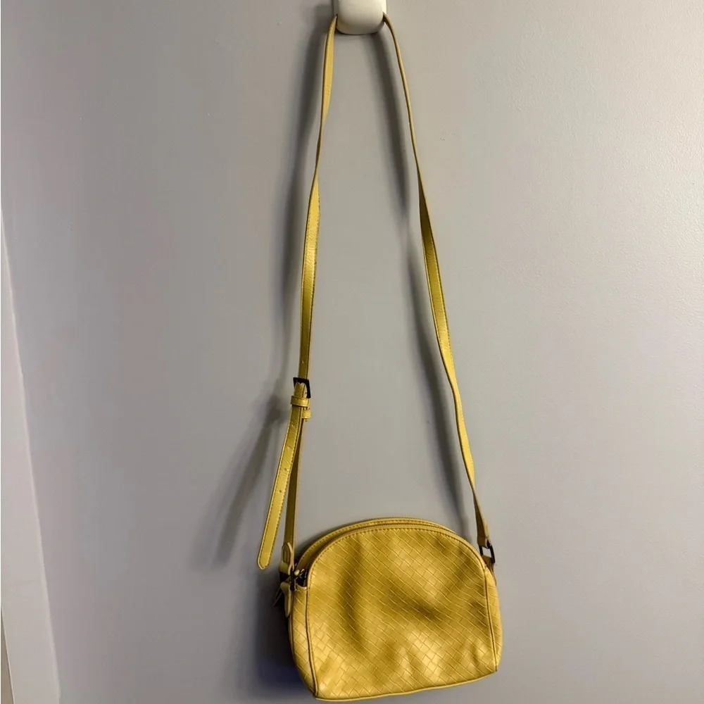 Universal Thread Woven Faux Leather Crossbody Yellow Mustard - Picture 1 of 5